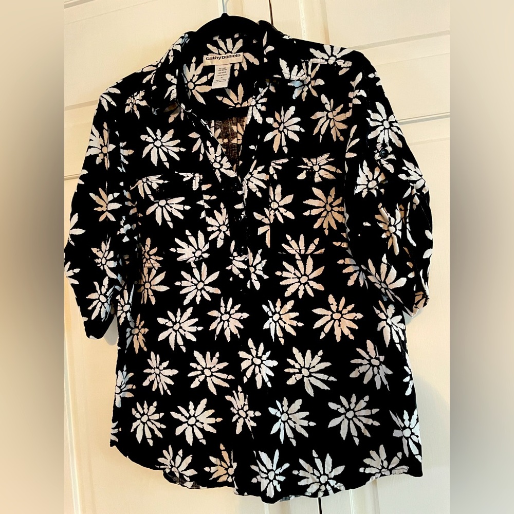 Cathy Daniels daisy shirt medium.